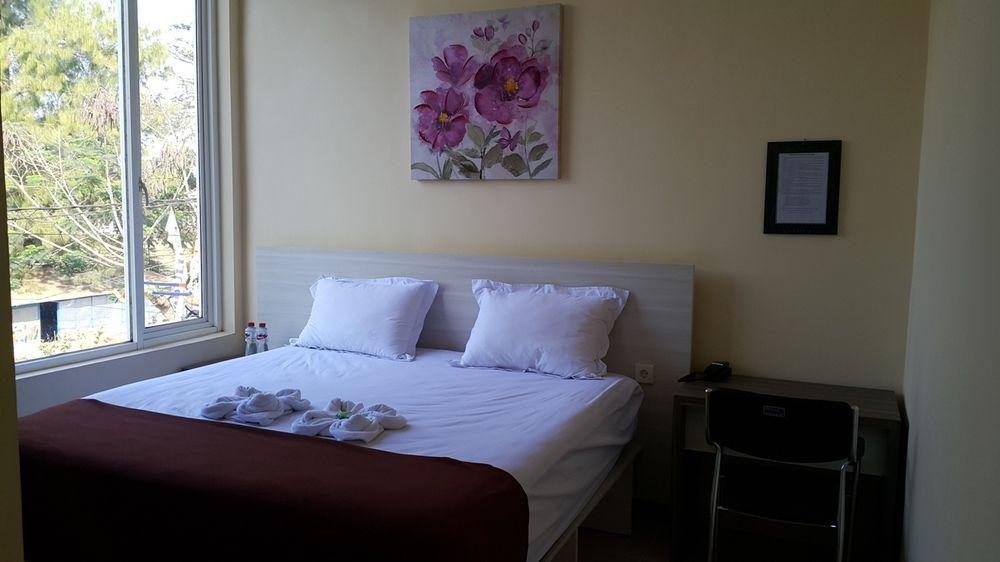 Lojejer Ambulu Hotel מראה חיצוני תמונה