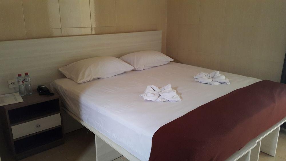 Lojejer Ambulu Hotel מראה חיצוני תמונה
